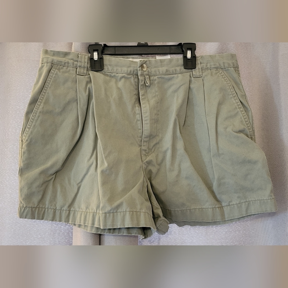 Columbia Men's Olive Green Flat Front Shorts